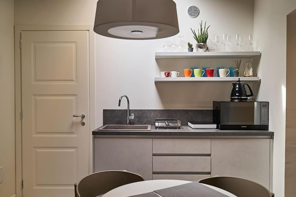 Residenza Subitosanto "Gigliola" 9A - Bilocale Con Terrazzo Esclusivo Cupola Basilica Di Sant'Antonio- Apartment Padova Luaran gambar