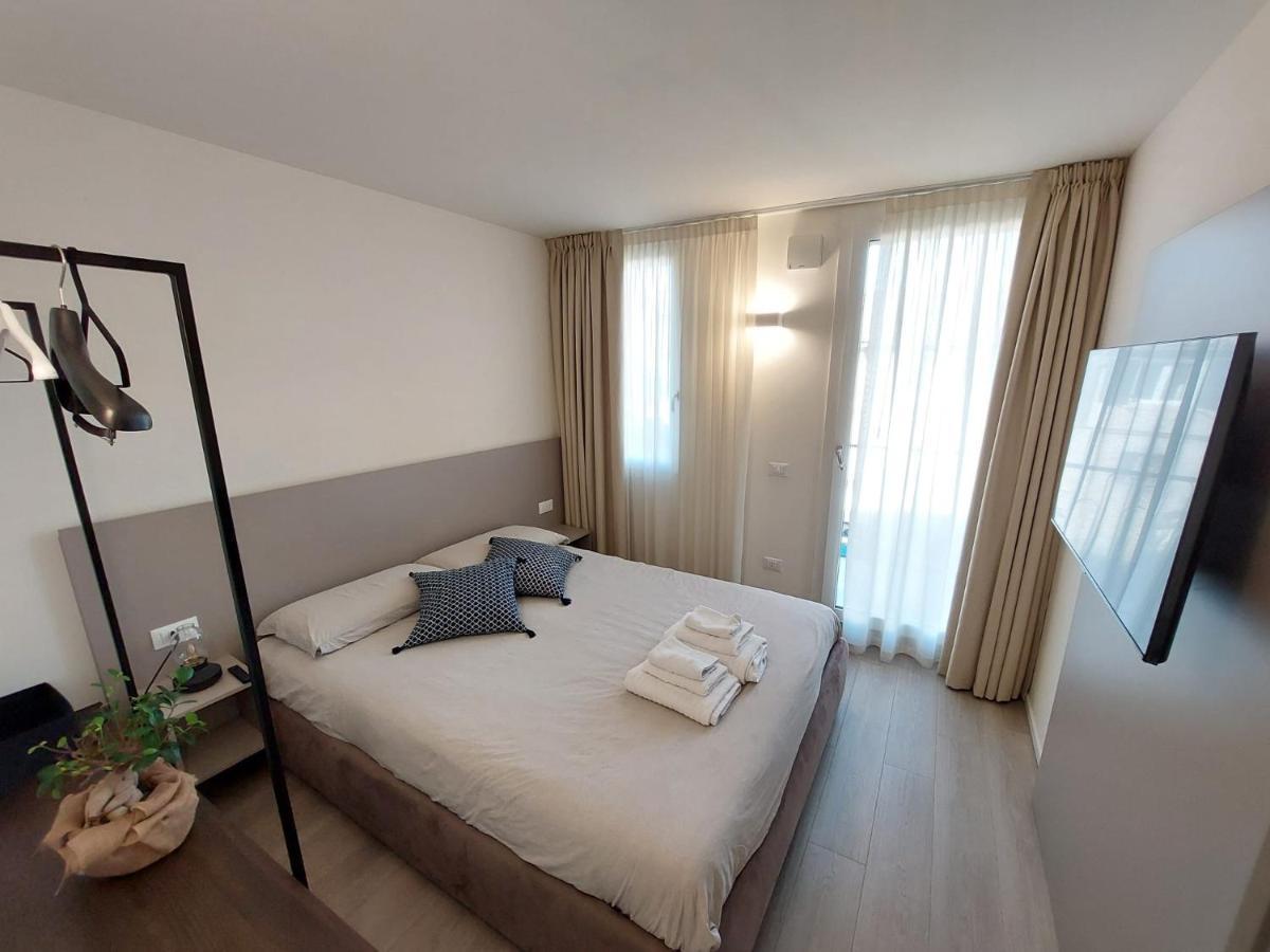 Residenza Subitosanto "Gigliola" 9A - Bilocale Con Terrazzo Esclusivo Cupola Basilica Di Sant'Antonio- Apartment Padova Luaran gambar